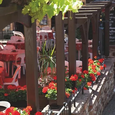 Felsenkeller מלון