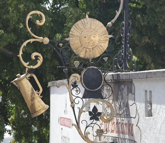 Felsenkeller Hotel 3*